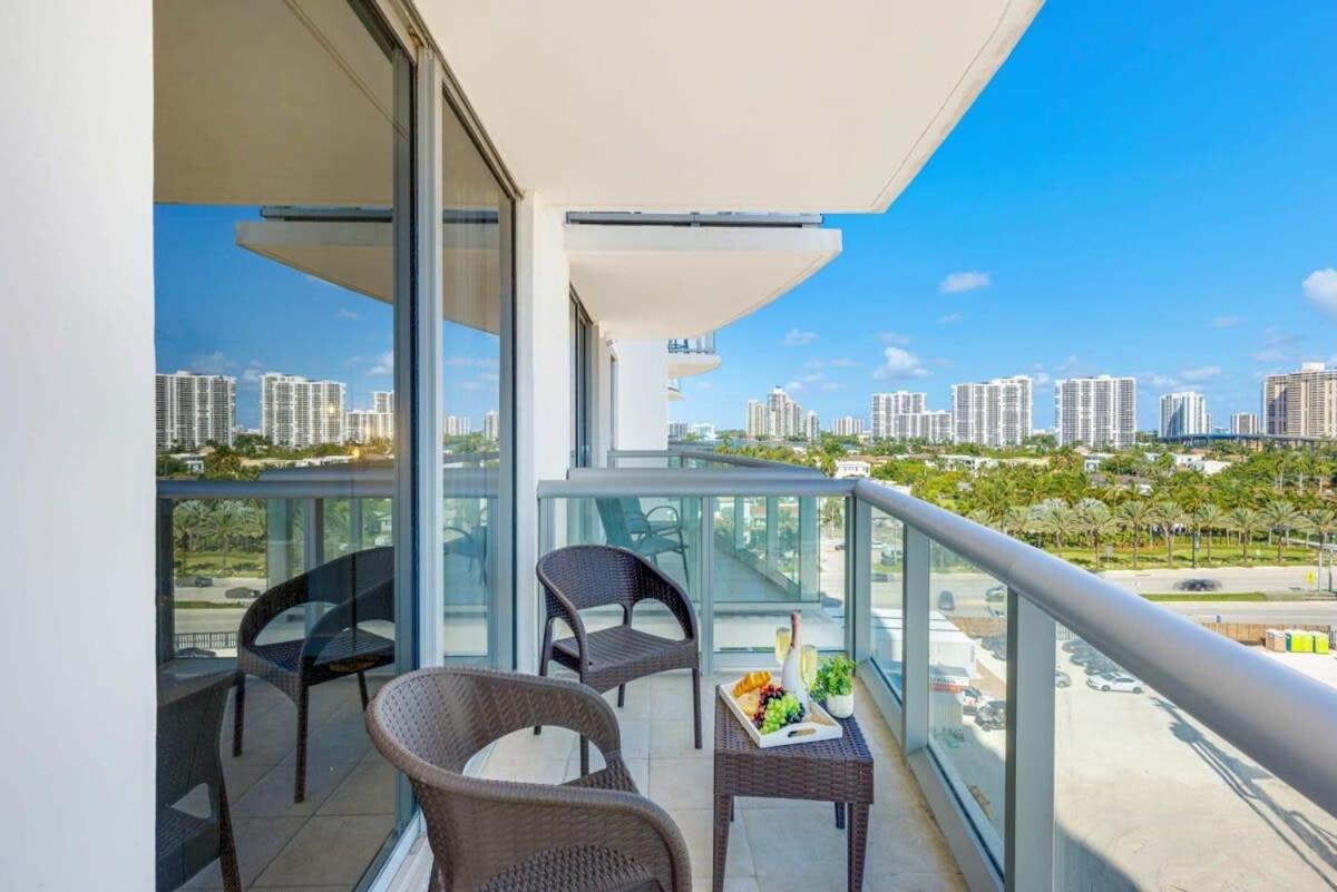 Beachfront Resort Pool Ocean View Balcony Gym Aventura Exterior photo